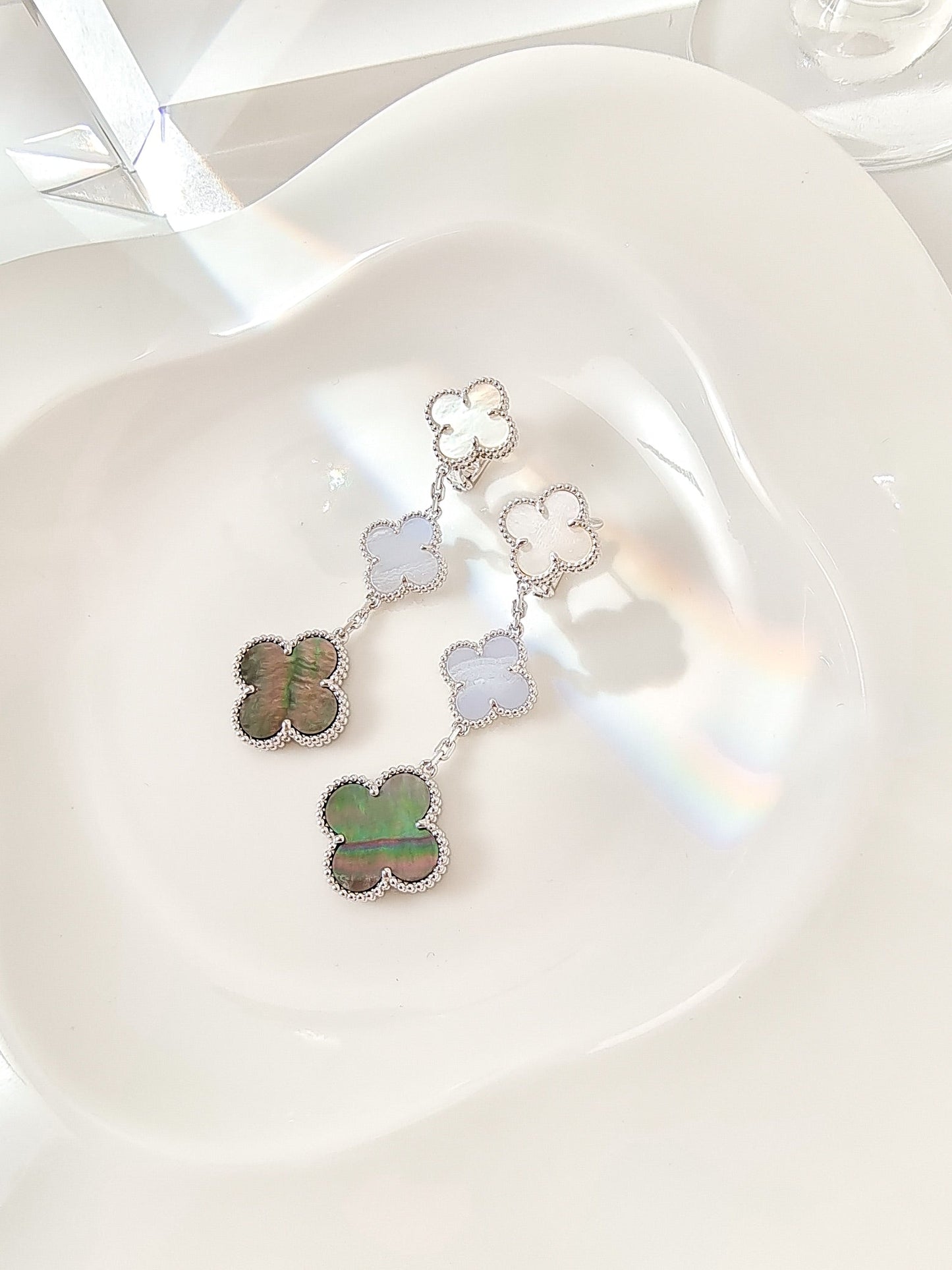 [moco jewelrys]KLEE 3 MOTIVE CHALZEDON DUNKEL PERLMUTT SILBER OHRRINGE