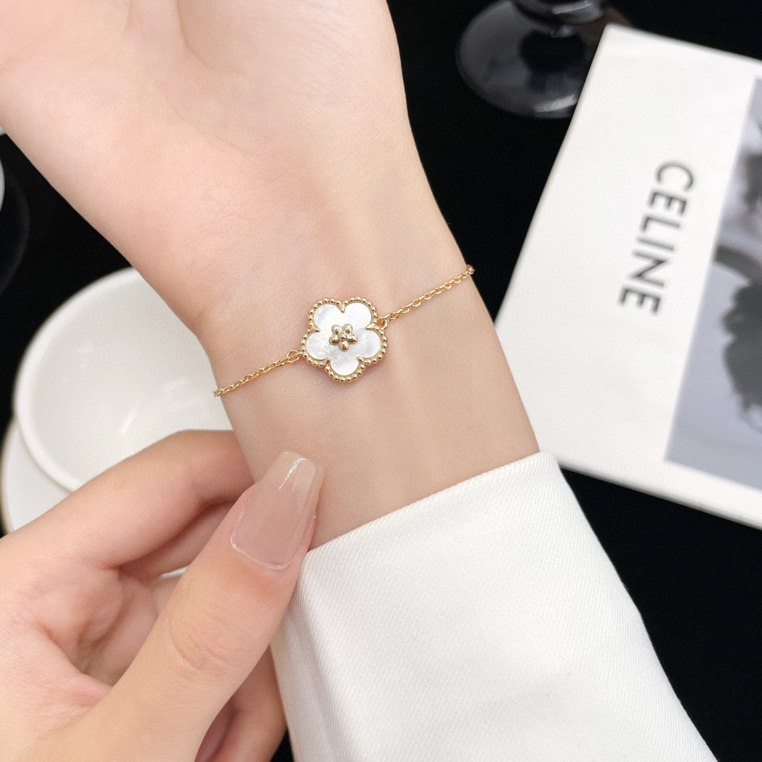 [moco jewelrys]LUCKY WHITE MOP PFLAUMENBLÜTEN ARMBAND